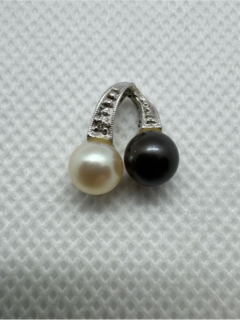 Vintage 14k Solid White Gold Black & White Pearl Accent Diamond Pendant 1.49g